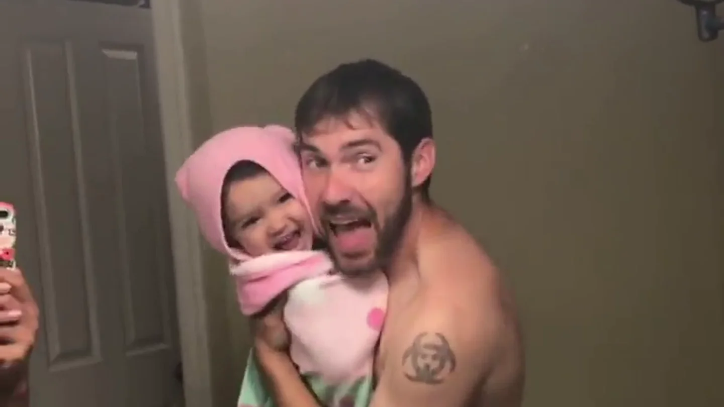 La adorable interpretación de un padre y su hija de 'Girls Like You' de Maroon 5 que ha cautivado a millones de personas La adorable interpretación de un padre y su hija de 'Girls Like You' de Maroon 5 que ha cautivado a millones de personas