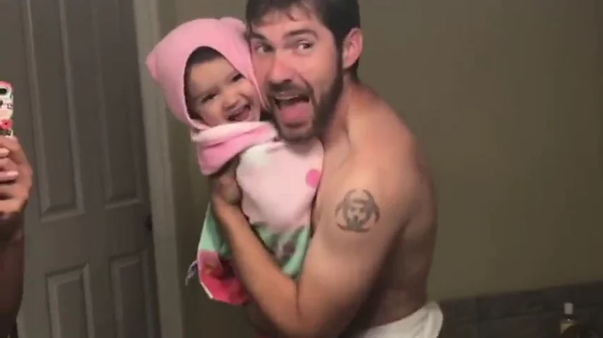 La adorable interpretación de un padre y su hija de 'Girls Like You' de Maroon 5 que ha cautivado a millones de personas