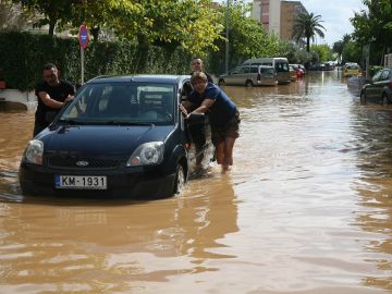Imagen de una calle inundada en Tarragona Imagen de una calle inundada en Tarragona