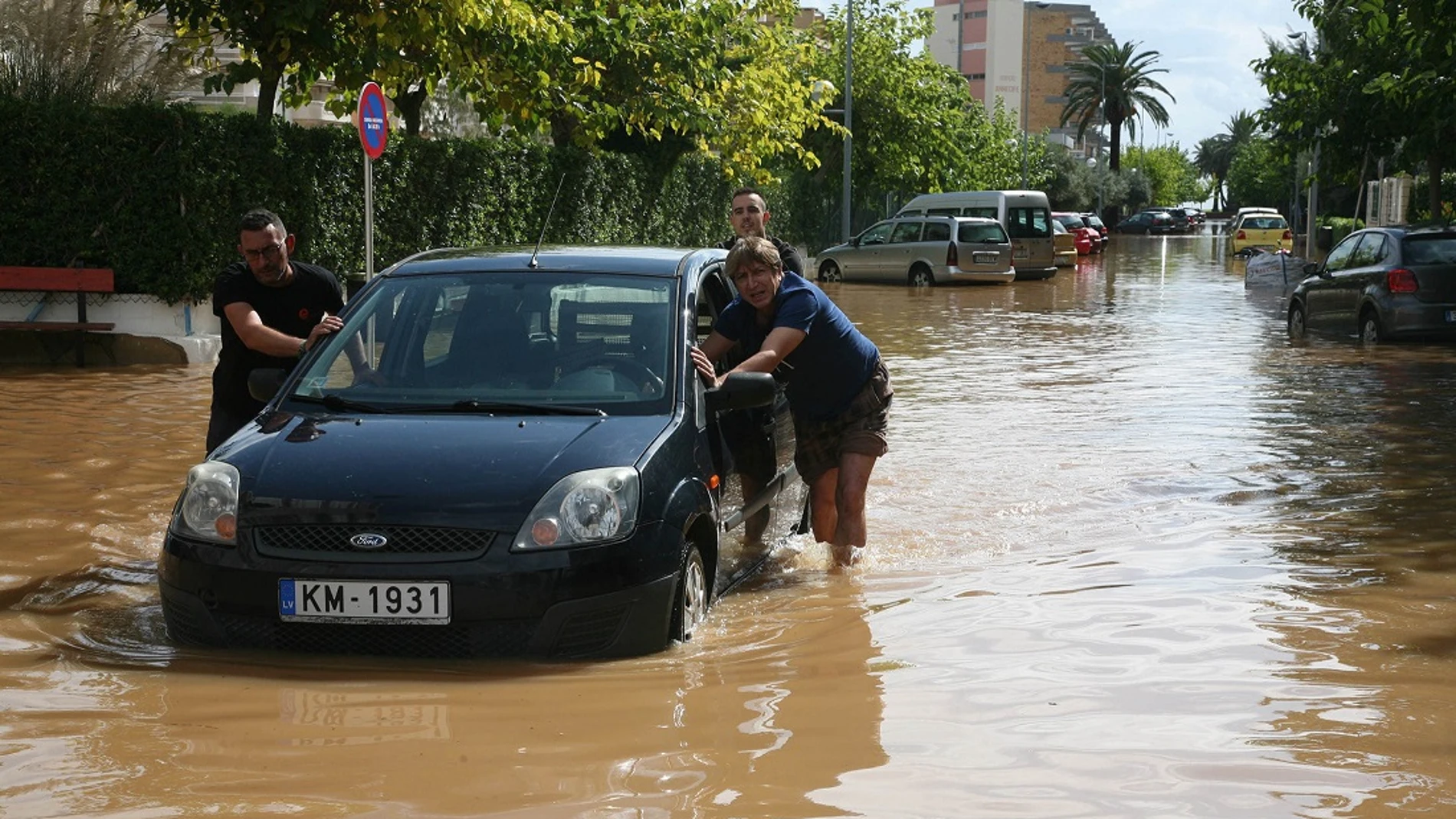 Imagen de una calle inundada en Tarragona