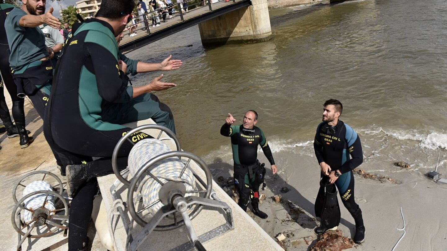 Imagen del cuerpo de los GEAS de la Guardia Civil que rastrean el torrente