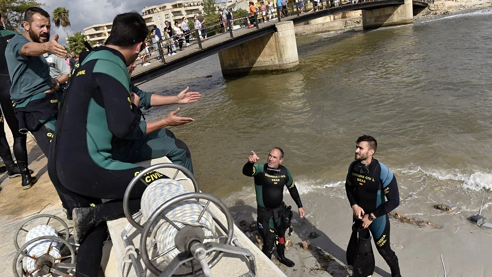 Imagen del cuerpo de los GEAS de la Guardia Civil que rastrean el torrente