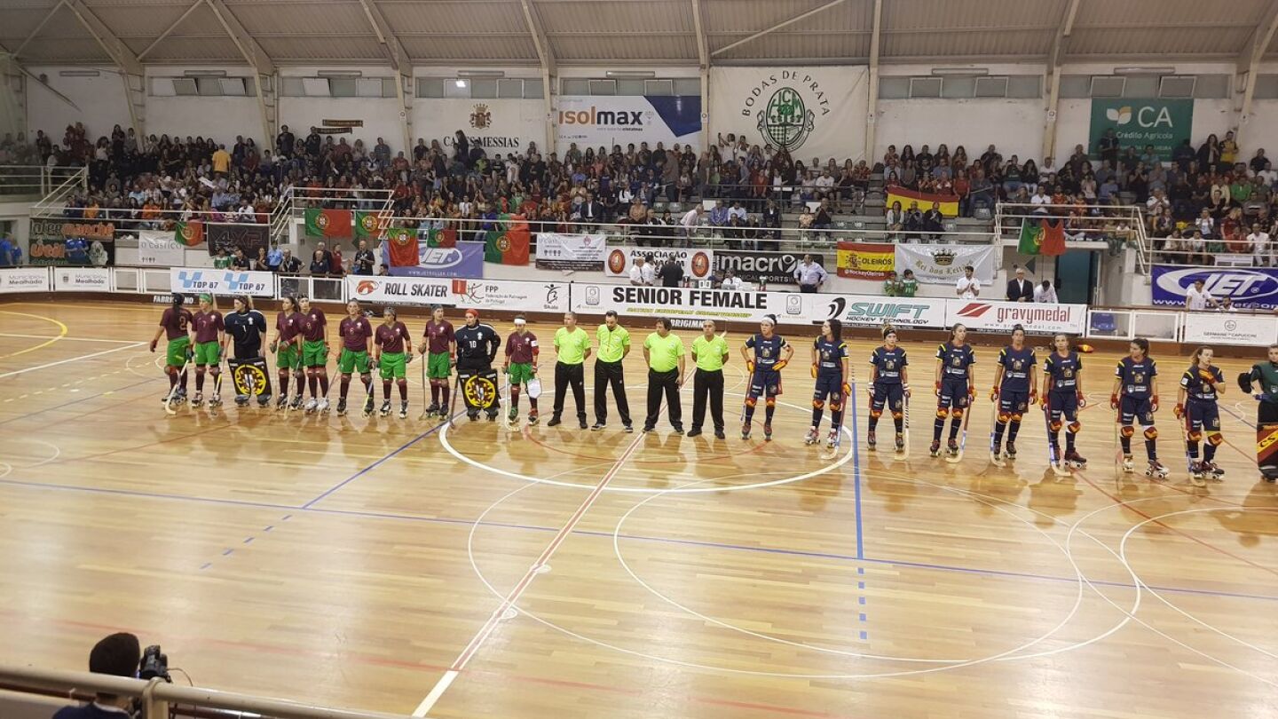 La selecci&oacute;n espa&ntilde;ola de hockey femeino se prepara para el partido