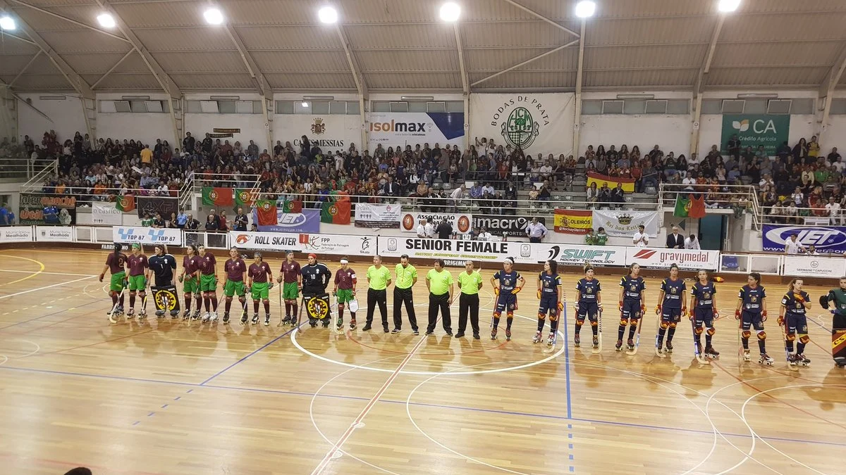 La selección española de hockey femeino se prepara para el partido