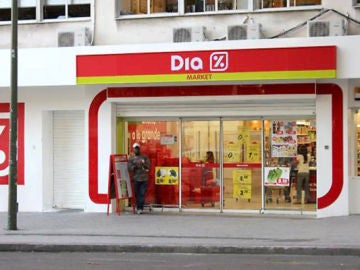 Fachada de un supermercado Dia Fachada de un supermercado Dia