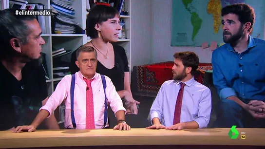 Gonzo lanza la pregunta incómoda a Wyoming: "¿De tus 14 pisos, no tendrás alguno vacío?" Gonzo lanza la pregunta incómoda a Wyoming: "¿De tus 14 pisos, no tendrás alguno vacío?"