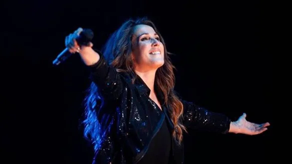 Malú durante un concierto