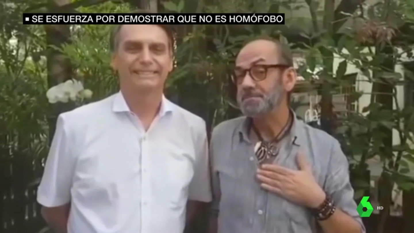 Bolsonaro junto a un conocido maquillador brasileño Bolsonaro junto a un conocido maquillador brasileño