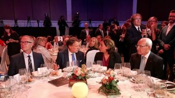 La mesa presidencial de la cena del Premio Planeta