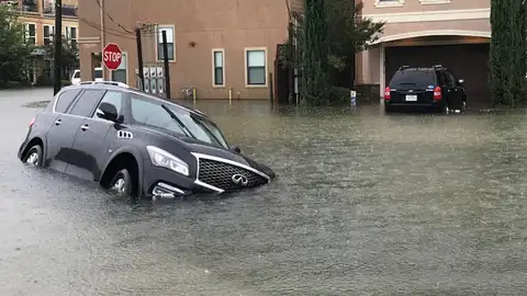 Coche inundado Coche inundado