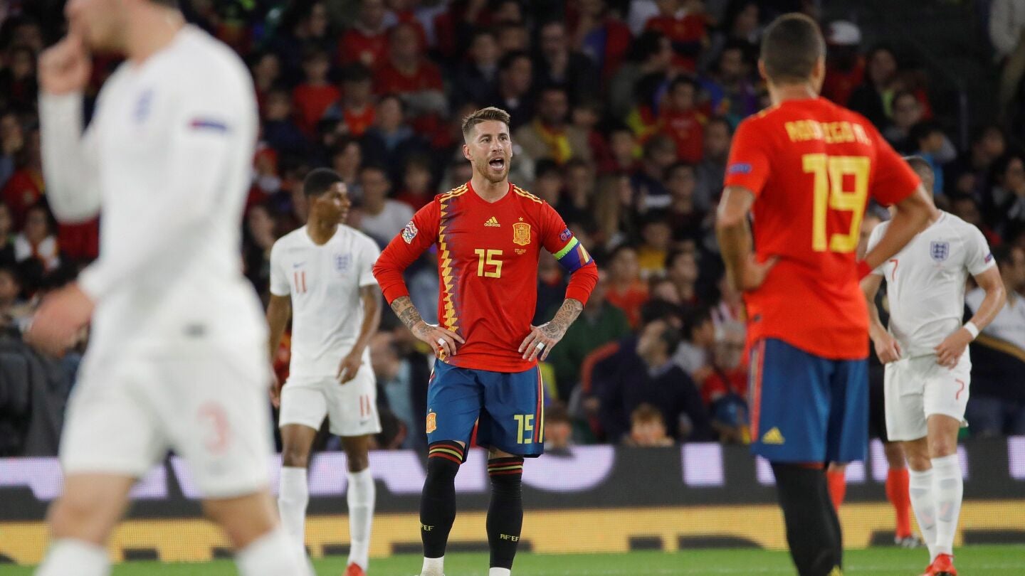Ramos protesta tras un gol de Inglaterra en el Villamar&iacute;n