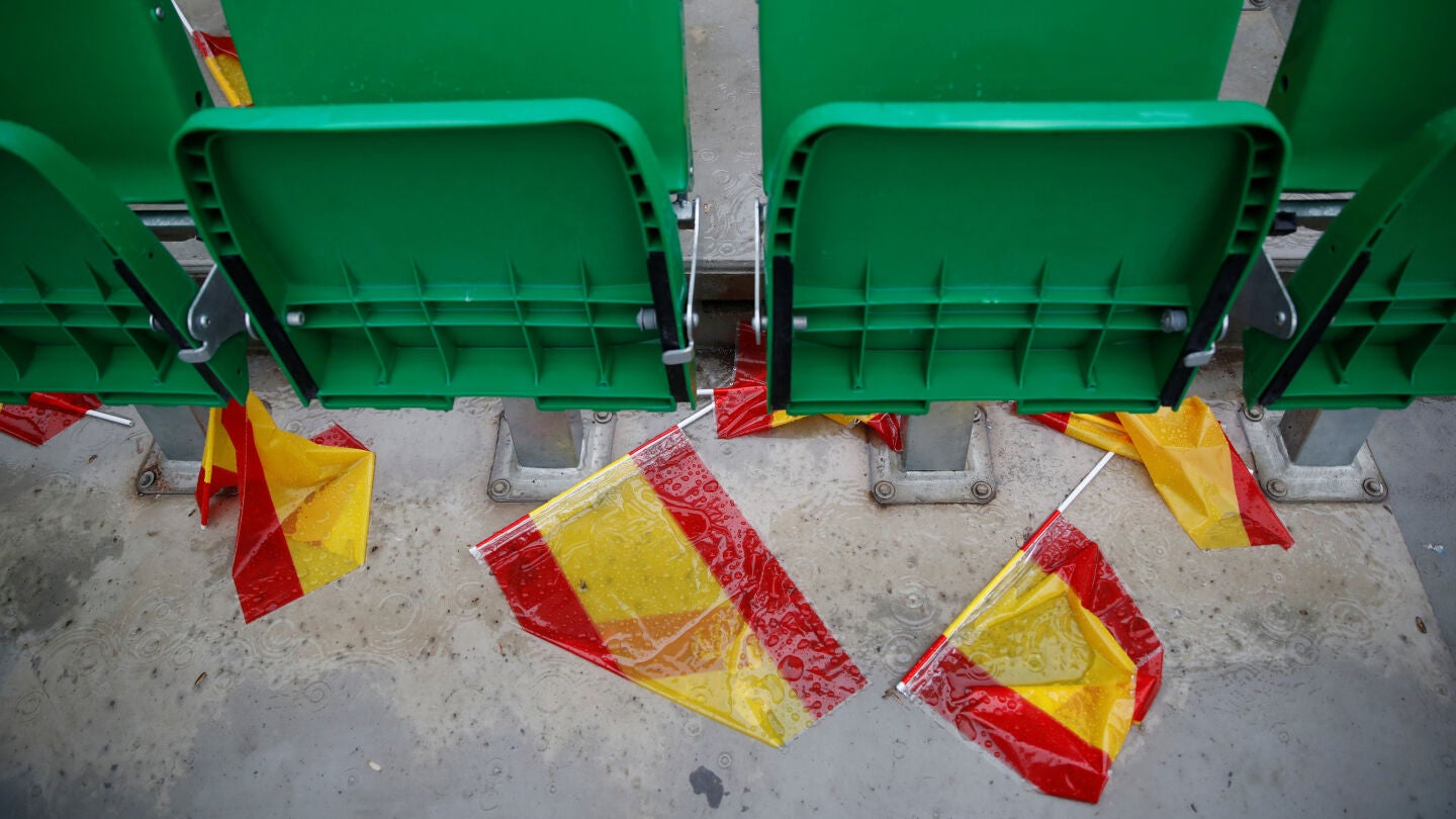 Banderas de Espa&ntilde;a en el Benito Villamar&iacute;n