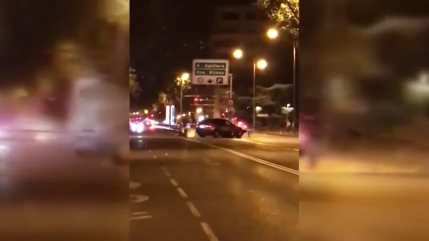 La angustiosa persecución de un coche a un peatón intentando atropellarle en pleno centro de Madrid