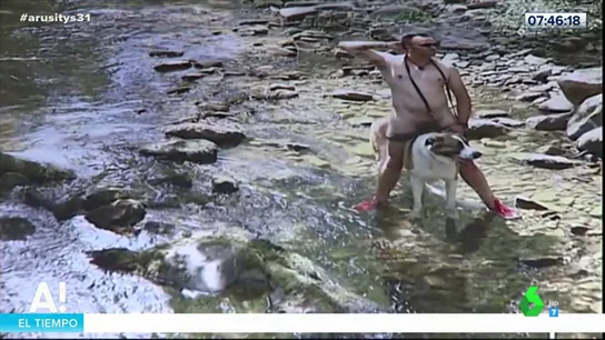 Los vecinos de un pueblo de Soria se desnudan para arreglar las campanas de su iglesia Los vecinos de un pueblo de Soria se desnudan para arreglar las campanas de su iglesia