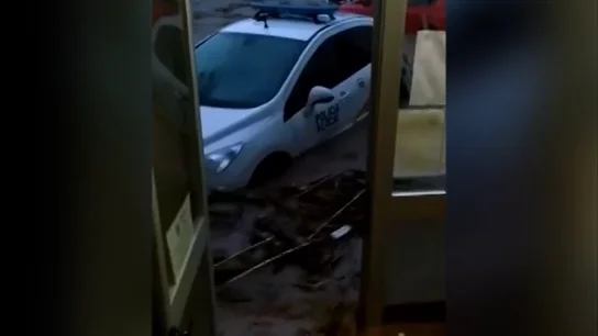 La llamada desesperada de un policía de Sant Llorenç que quedó atrapado en la riada que arrasó el pueblo La llamada desesperada de un policía de Sant Llorenç que quedó atrapado en la riada que arrasó el pueblo