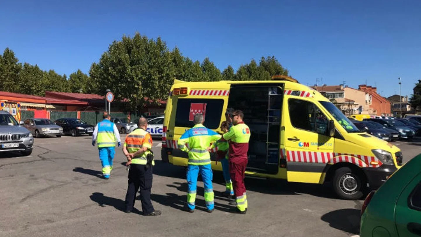 Una ambulancia en el lugar del suceso Una ambulancia en el lugar del suceso