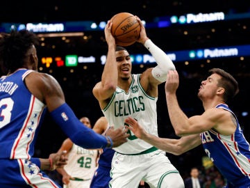 Jayson Tatum, en acción ante los Sixers Jayson Tatum, en acción ante los Sixers