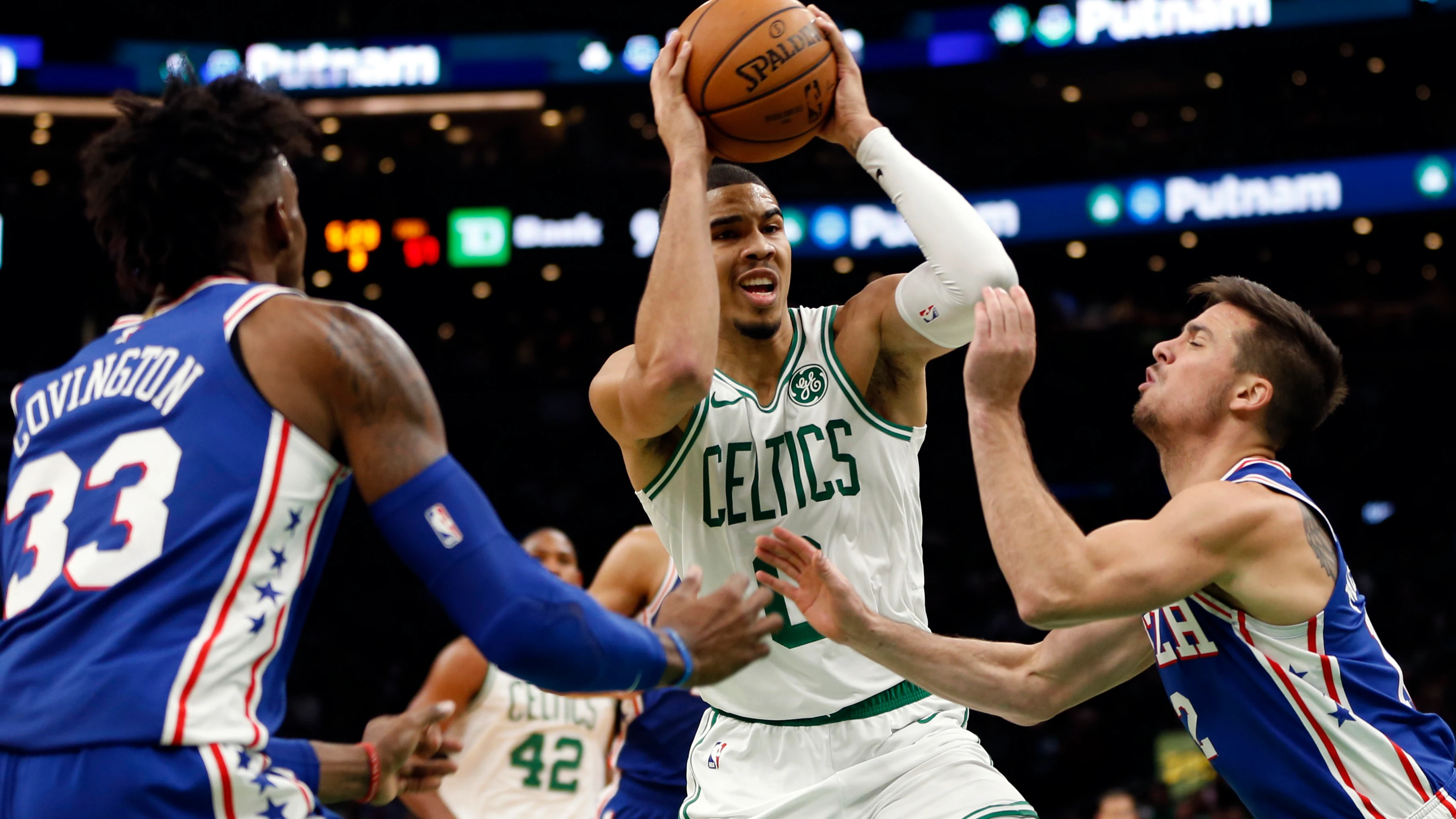 Jayson Tatum, en acción ante los Sixers