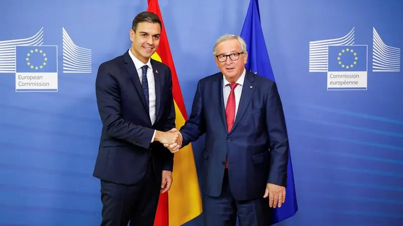 El presidente del Gobierno español, Pedro Sánchez, se reúne con Jean-Claude Juncker