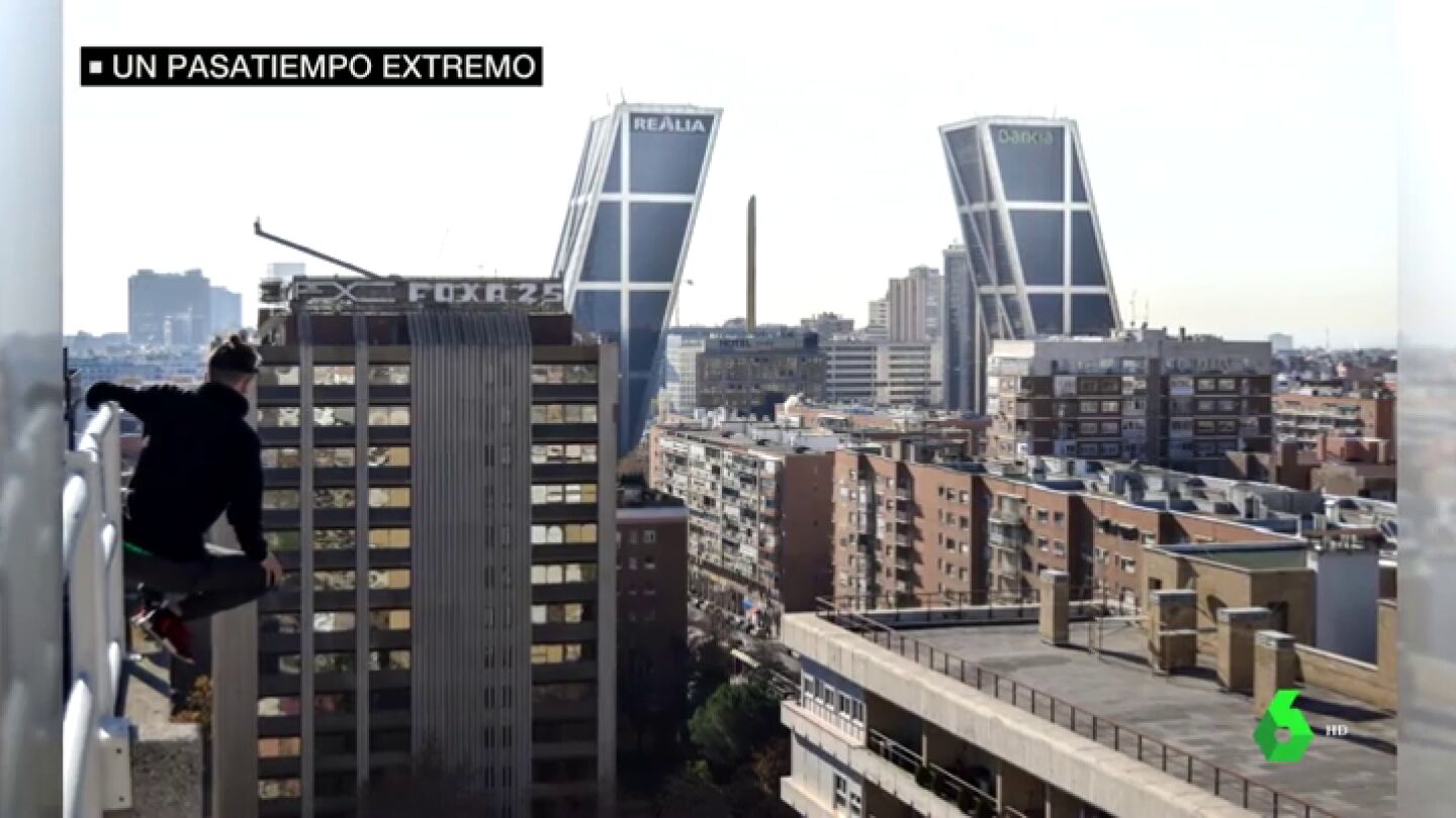 Se cuelan en los edificios y se fotograf&iacute;an desde las cornisas de las azoteas para sentir el riesgo: aumenta la pr&aacute;ctica de 'rooftopping'