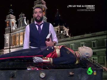 El Intermedio quema en directo a la momia de Franco: "Hay que poner punto y final a este embrollo" El Intermedio quema en directo a la momia de Franco: "Hay que poner punto y final a este embrollo"