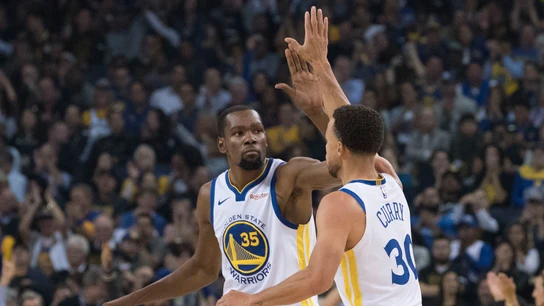 Curry y Durant celebran una canasta ante los Thunder Curry y Durant celebran una canasta ante los Thunder