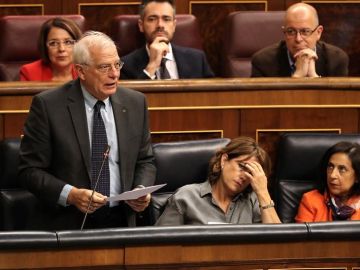 Josep Borrell junto a las ministras Dolores Delgado y Margarita Robles Josep Borrell junto a las ministras Dolores Delgado y Margarita Robles