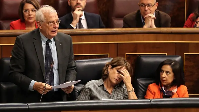 Josep Borrell junto a las ministras Dolores Delgado y Margarita Robles