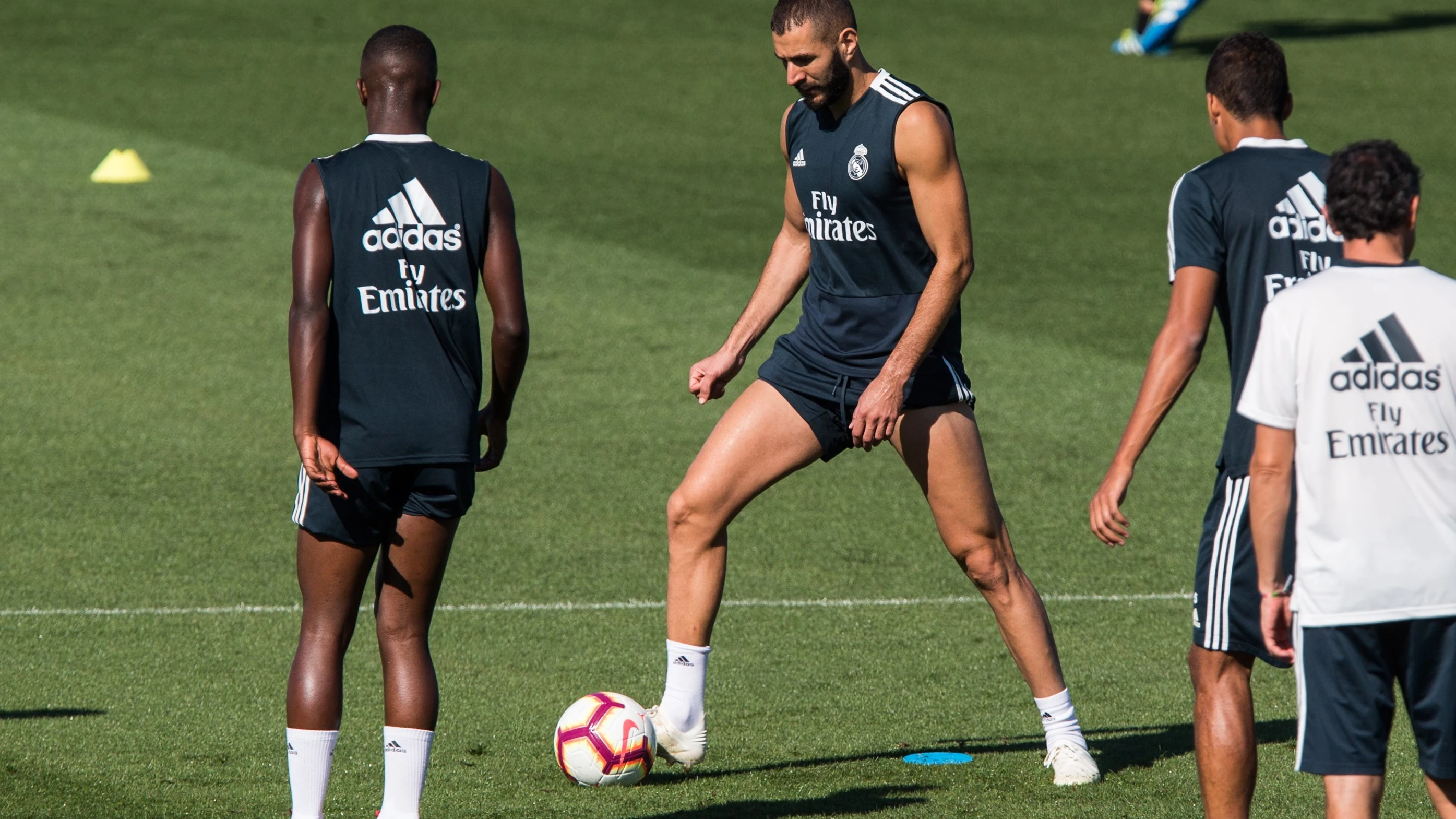 Benzema, durante un entrenamiento del Real Madrid