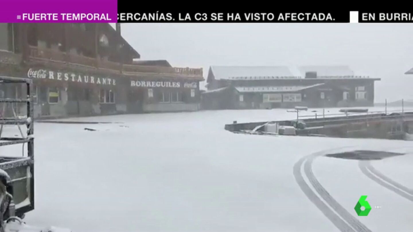 Vuelos desviados, autov&iacute;as sin visibilidad, monta&ntilde;as llenas de nieve: el gran temporal llega tambi&eacute;n a Andaluc&iacute;a