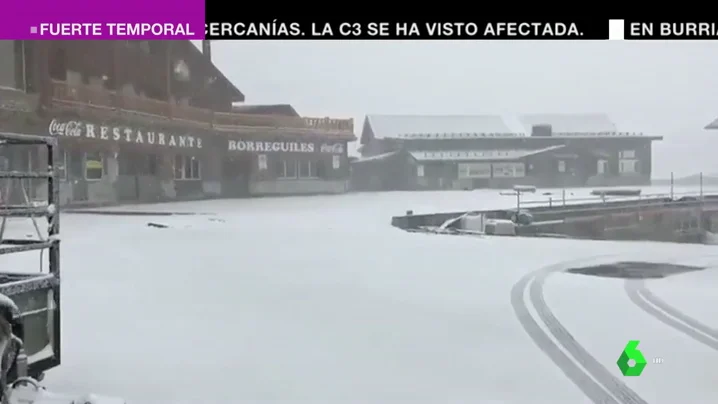 Vuelos desviados, autovías sin visibilidad, montañas llenas de nieve: el gran temporal llega también a Andalucía