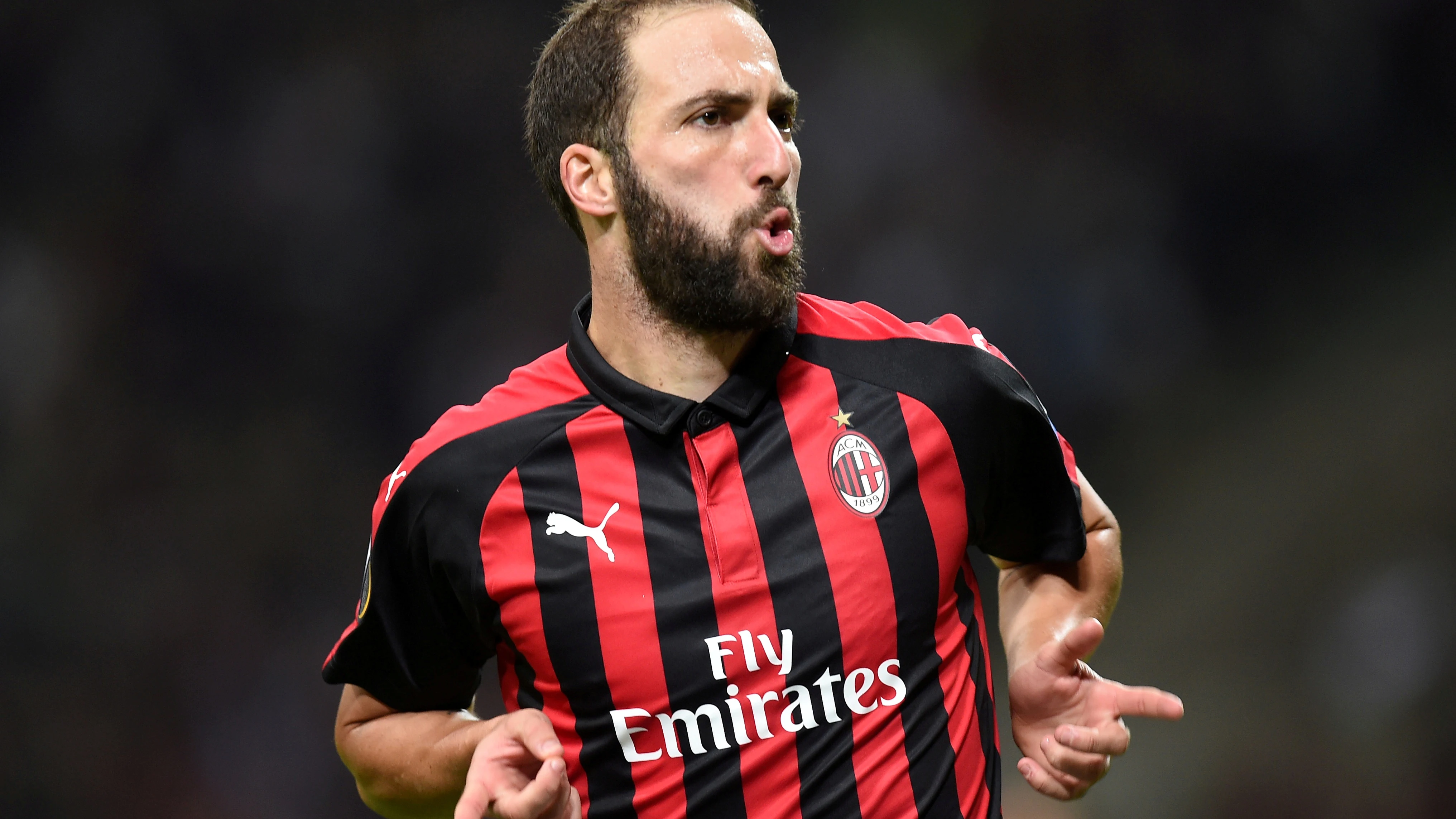 Higuaín celebra un gol con el Milan