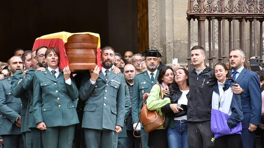 La familia del guardia civil asesinado en Granada, en su funeral La familia del guardia civil asesinado en Granada, en su funeral