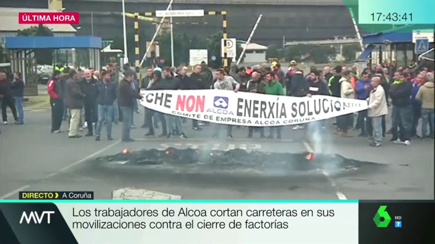 Los trabajadores de Alcoa cortan carreteras en sus movilizaciones contra el cierre de factor&iacute;as