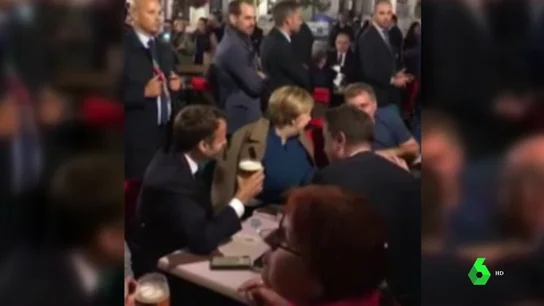 Los líderes europeos se van de cañas tras no alcanzar un acuerdo sobre el 'Brexit' Los líderes europeos se van de cañas tras no alcanzar un acuerdo sobre el 'Brexit'