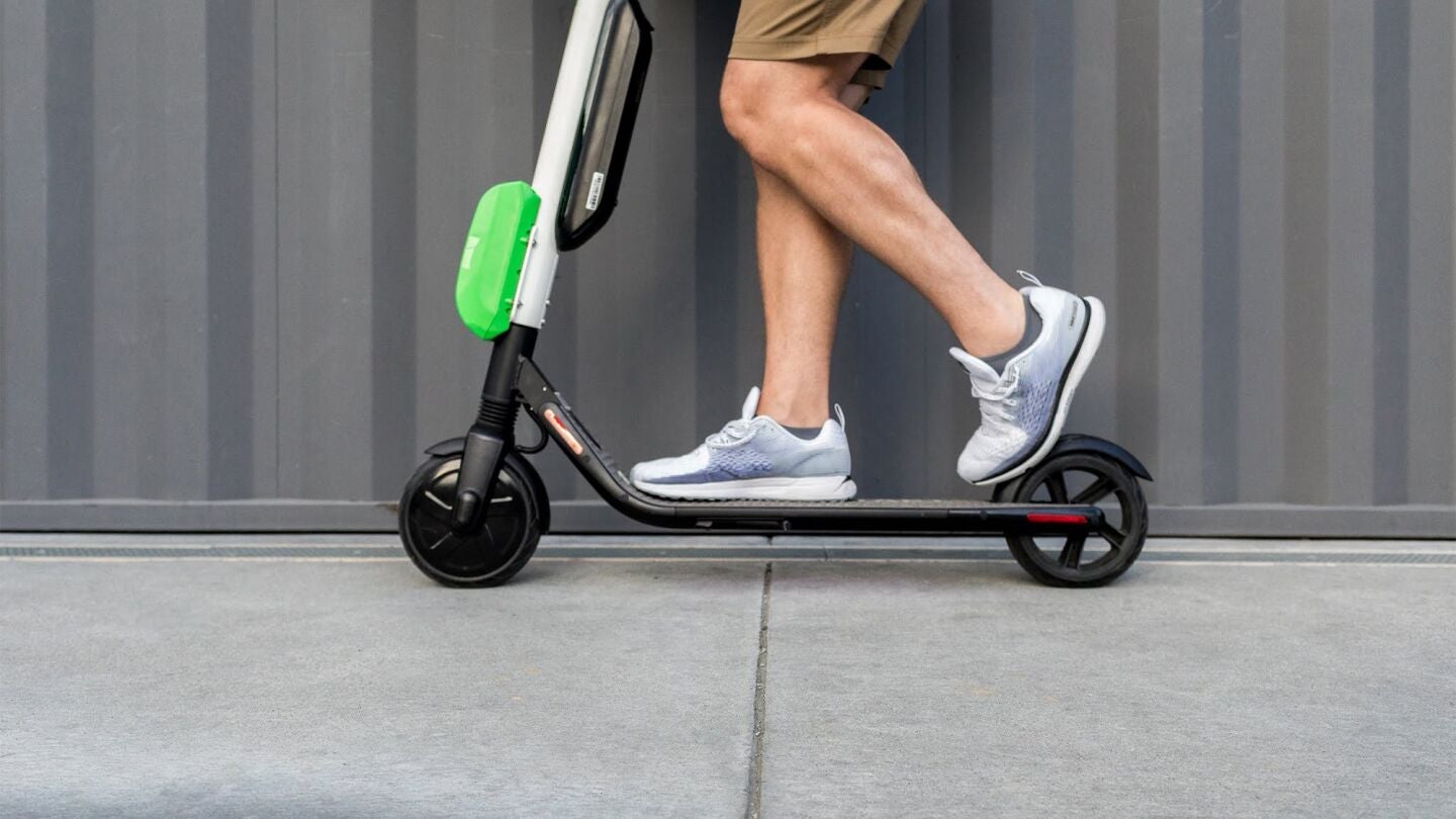 Imagen de archivo de un patinete el&eacute;ctrico