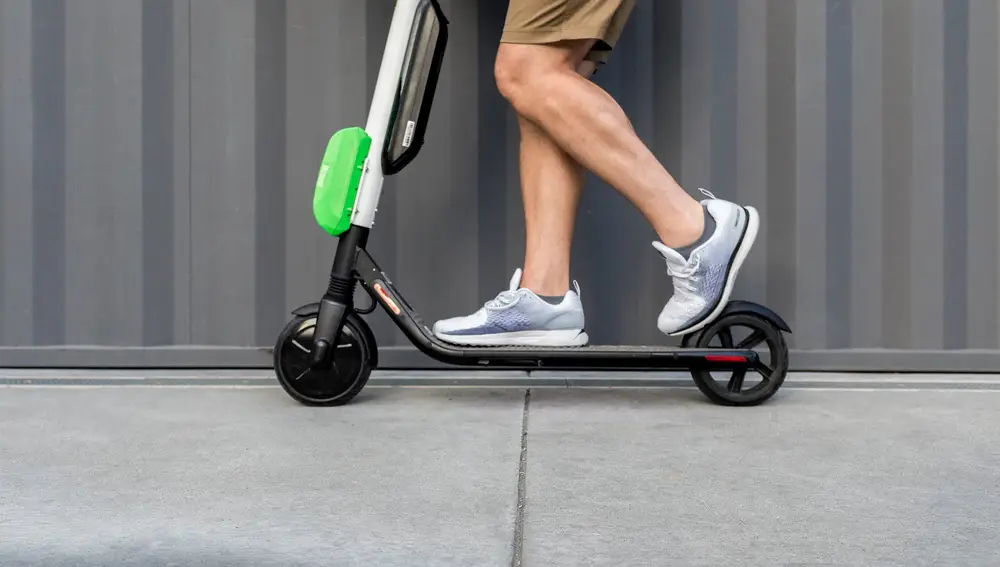 Imagen de archivo de un patinete eléctrico