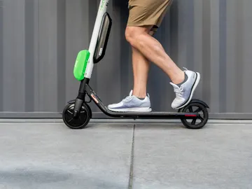 Imagen de archivo de un patinete eléctrico Imagen de archivo de un patinete eléctrico