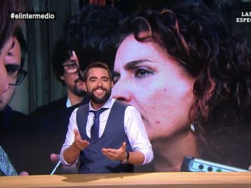 El mensaje de tranquilidad de Dani Mateo, sobre los PGE: "¿Qué hay que reducir 1.200 millones? Pues te quitas unos cafés del Starbucks, chiqui" El mensaje de tranquilidad de Dani Mateo, sobre los PGE: "¿Qué hay que reducir 1.200 millones? Pues te quitas unos cafés del Starbucks, chiqui"
