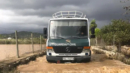 Labores de limpieza de una carretera de Pollensa (Mallorca) Labores de limpieza de una carretera de Pollensa (Mallorca)