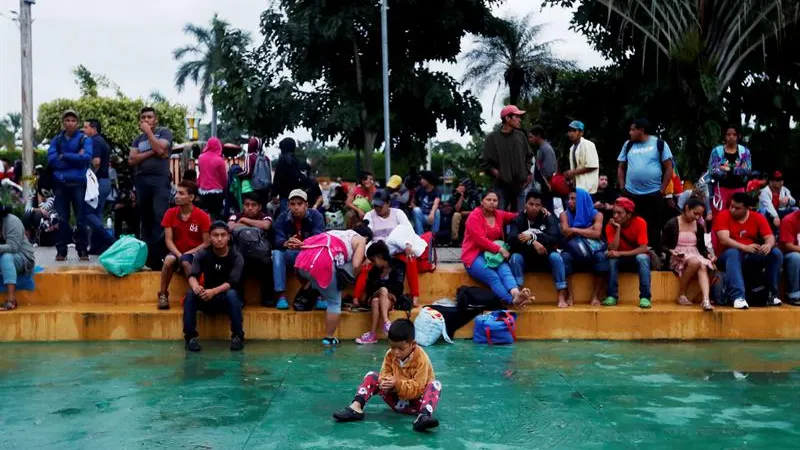 Migrantes hondureños de la caravana que se dirige a Estados Unidos