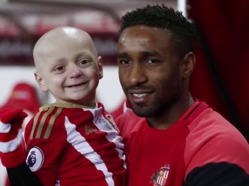 El tatuaje de Defoe en homenaje a Bradley Lowery El tatuaje de Defoe en homenaje a Bradley Lowery