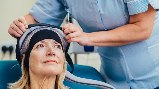 Imagen del gorro refrigerante para evitar la caída del pelo Imagen del gorro refrigerante para evitar la caída del pelo