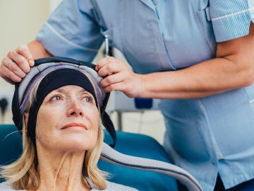 Imagen del gorro refrigerante para evitar la caída del pelo Imagen del gorro refrigerante para evitar la caída del pelo