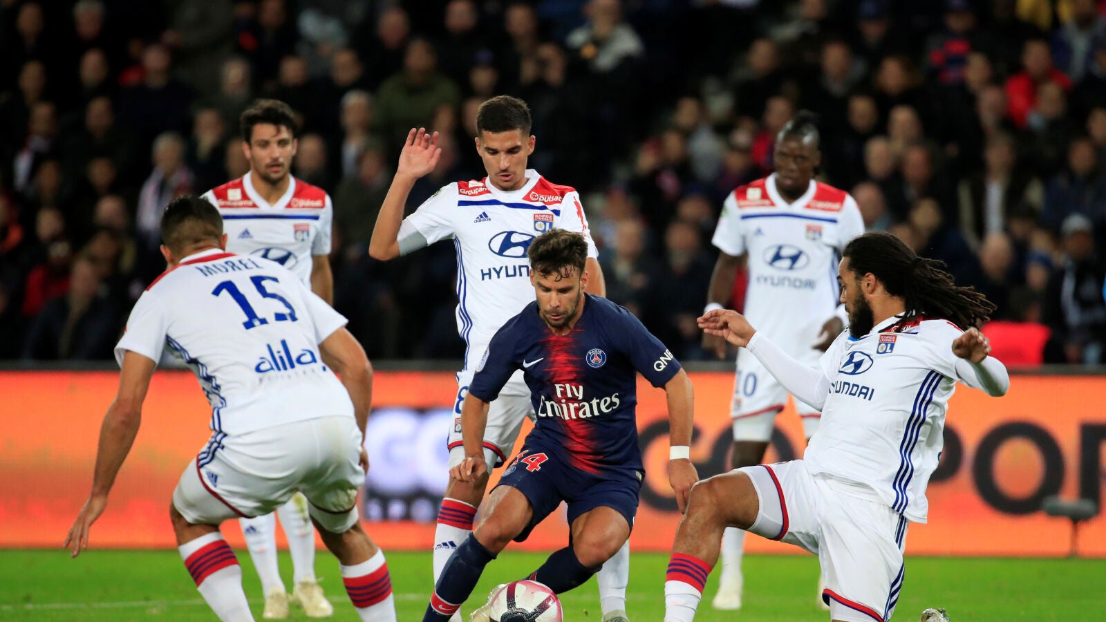 Bernat, durante un partido con el PSG