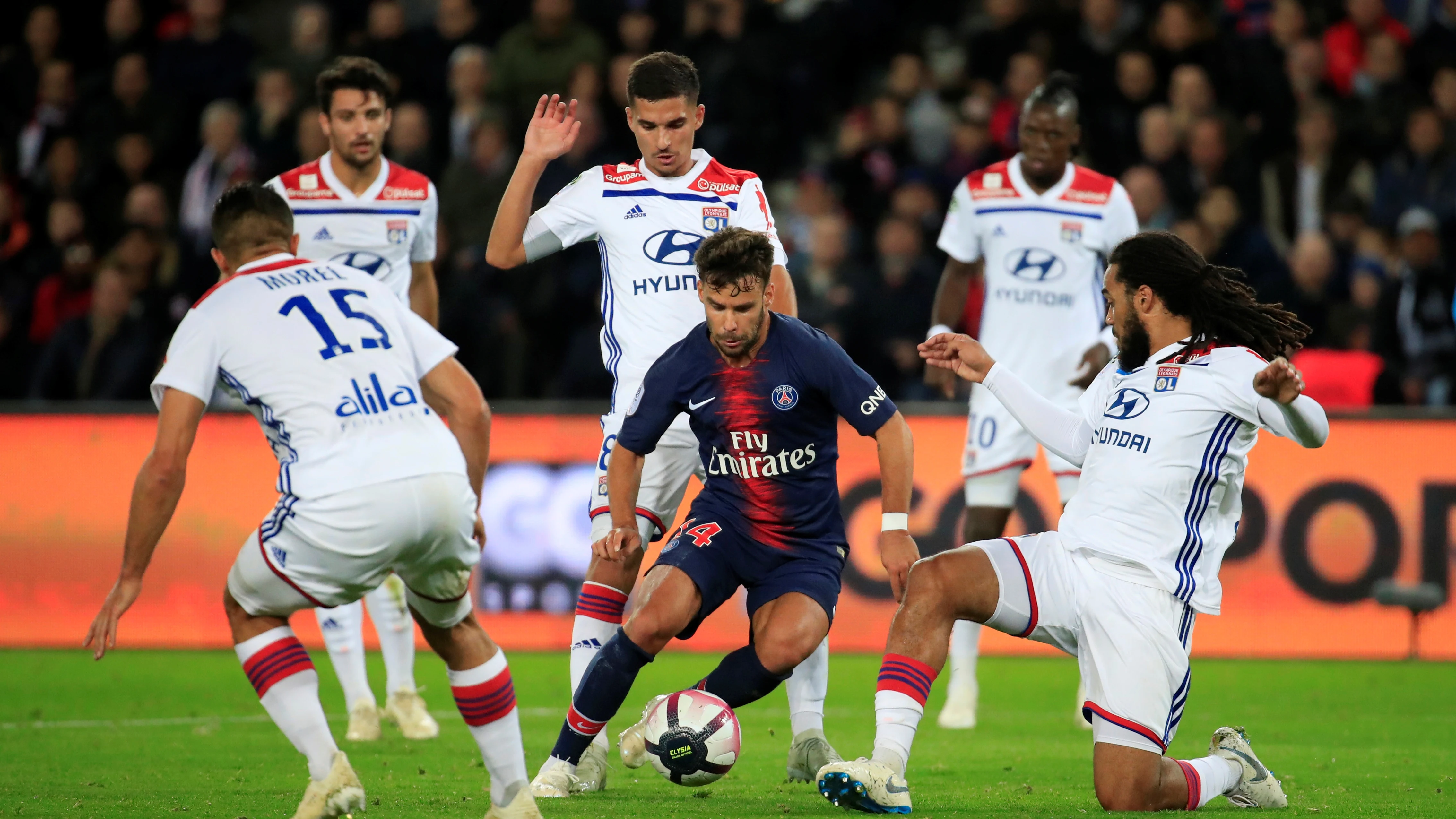 Bernat, durante un partido con el PSG