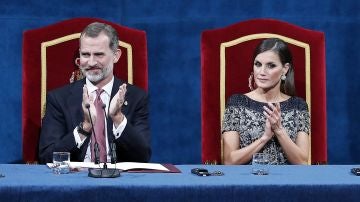 Los reyes presidiendo los Premios Princesa de Asturias