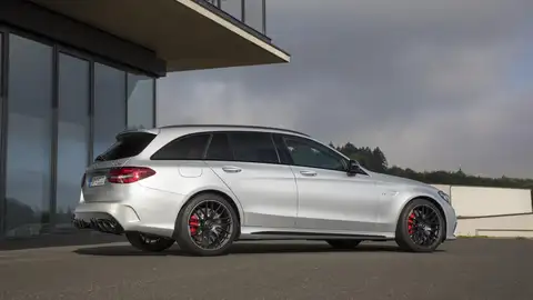 Mercedes-AMG C63 en gris Mercedes-AMG C63 en gris