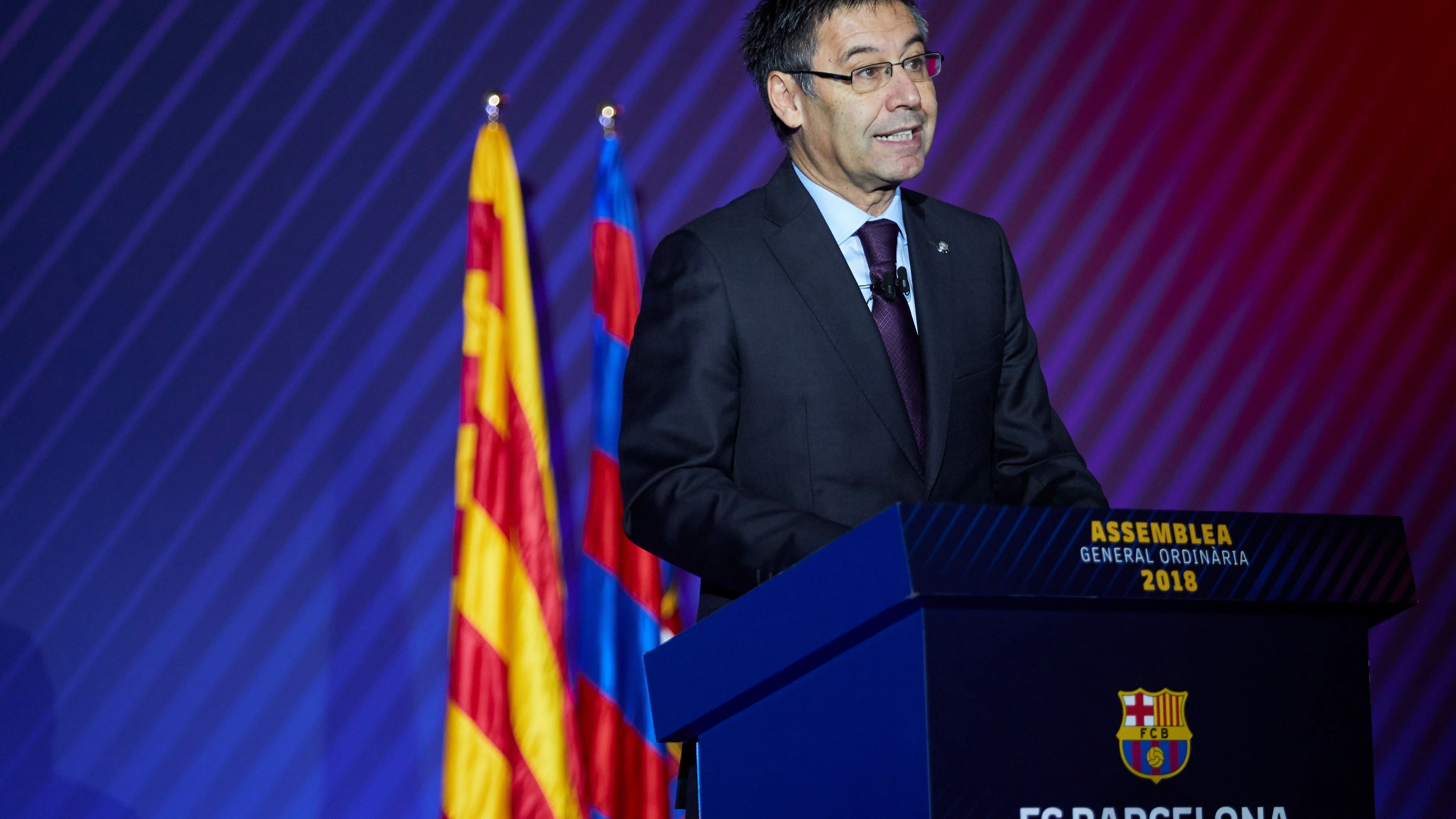 Bartomeu habla durante la asamblea del Barcelona