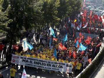 Manifestación convocada por el comité de empresa de Alcoa para protestar contra el anuncio de cierre Manifestación convocada por el comité de empresa de Alcoa para protestar contra el anuncio de cierre